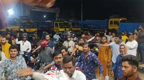 ফিলিং স্টেশনে তেলের সিরিয়াল নিয়ে সংঘর্ষ, আহত ২