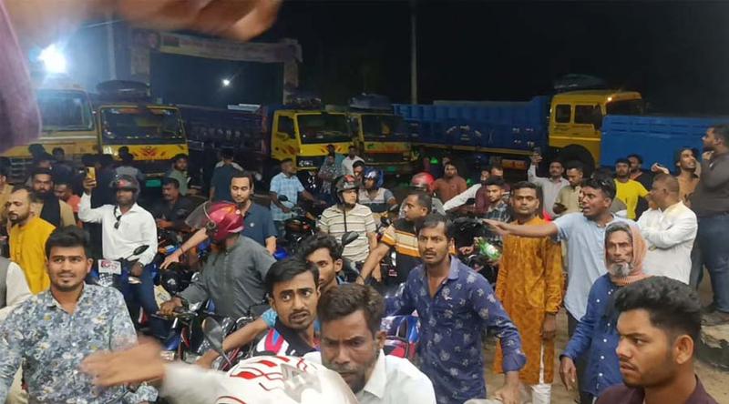 ফিলিং স্টেশনে তেলের সিরিয়াল নিয়ে সংঘর্ষ, আহত ২