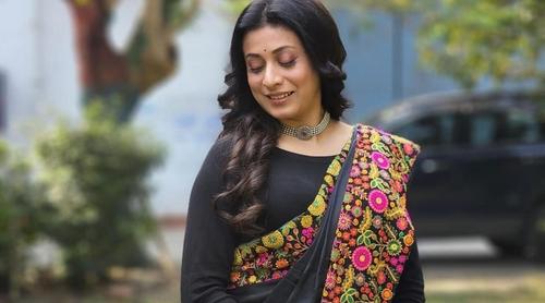 পরিবারের সংকট সামলে নতুন কাজে ফিরছেন অভিনেত্রী তনুশ্রী!