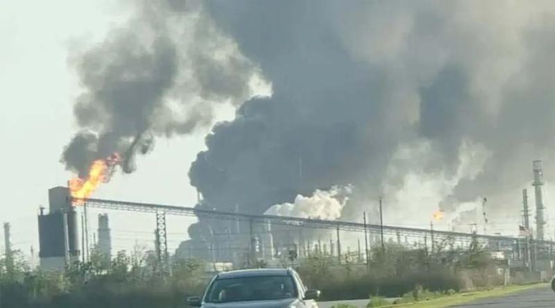 যুক্তরাষ্ট্রে তেল শোধনাগারে বিস্ফোরণ