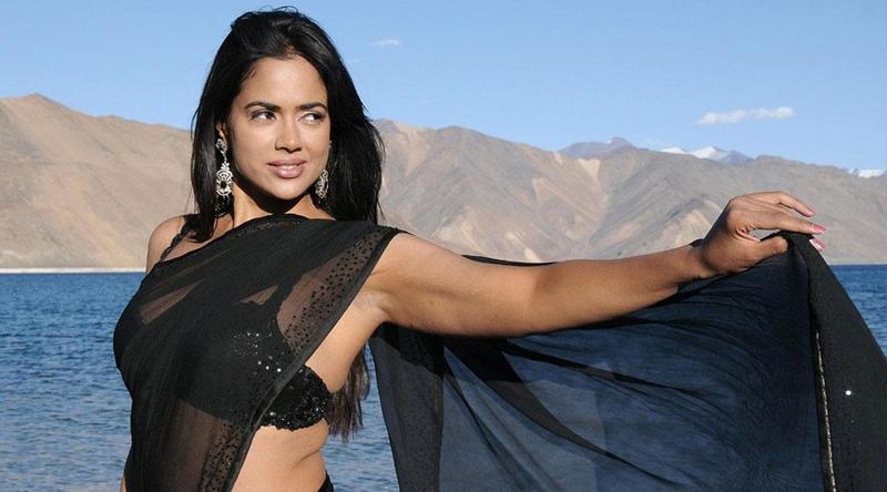 কেন হেনস্থার সম্মুখীন হতে হয়েছিল অভিনেত্রী সামীরা রেড্ডীকে?