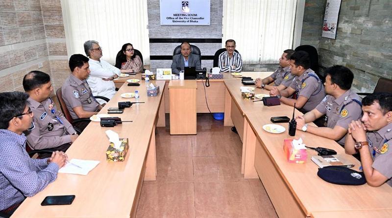 ঢাবিতে নিষিদ্ধ ছাত্রলীগের ঝটিকা মিছিল, গ্রেপ্তারে অভিযান