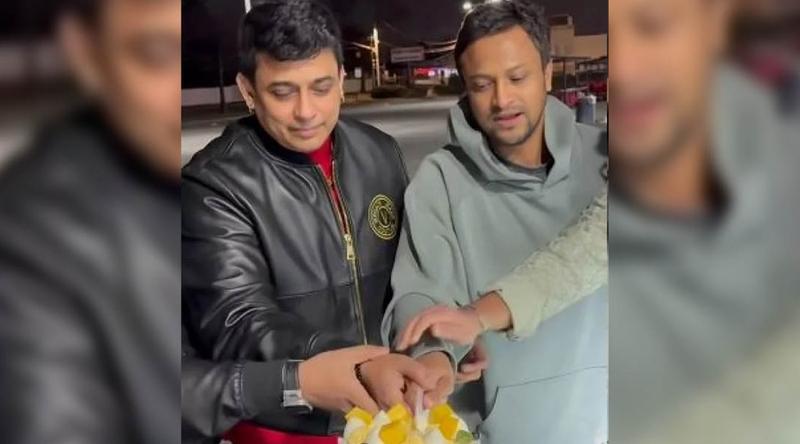 সাকিবের জন্মদিনে হাজির জায়েদ খান, কাটলেন কেক