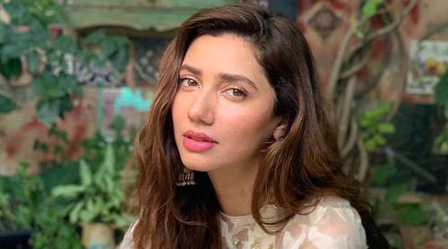 নিজের ক্রাশের নাম প্রকাশ করলেন অভিনেত্রী মাহিরা