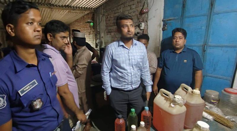 অবৈধভাবে অকটেন মজুদ ও অতিরিক্ত দামে বিক্রি, চাঁপাইনবাবগঞ্জে দোকানিকে জরিমানা