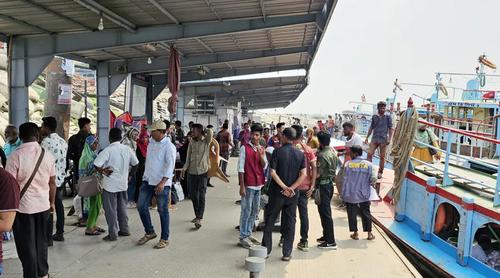 দৌলতদিয়া ঘাটে চাপ নেই, স্বস্তিতে কর্মস্থলে ফিরছে মানুষ