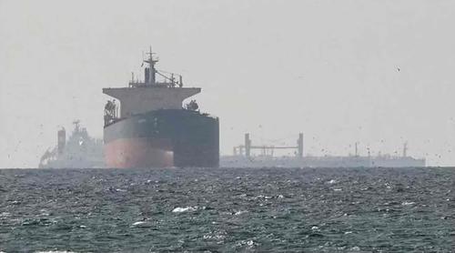 ইরানের অনুমতিতে হরমুজ প্রণালি পার হলো থাইল্যান্ডের তেলবাহী ট্যাংকার