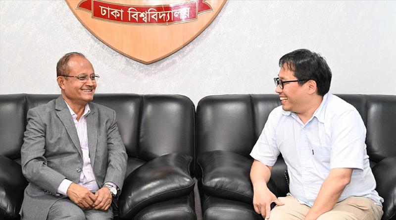 ঢাবি উপাচার্যের সঙ্গে জাপানি অধ্যাপকের সাক্ষাৎ