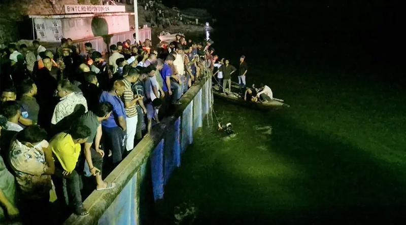 ২ জনের মরদেহ উদ্ধার, ১১ জন জীবিত উদ্ধার, বাসে ছিল ৪৫ জন