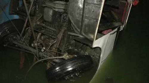 পদ্মায় তলিয়ে যাওয়া যাত্রীবাহী বাসটি উদ্ধার