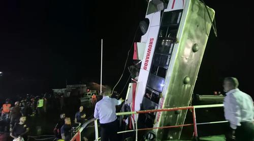 পদ্মা নদীতে যাত্রীবাহী বাস ডুবি, ১৪ জনের মরদেহ উদ্ধার