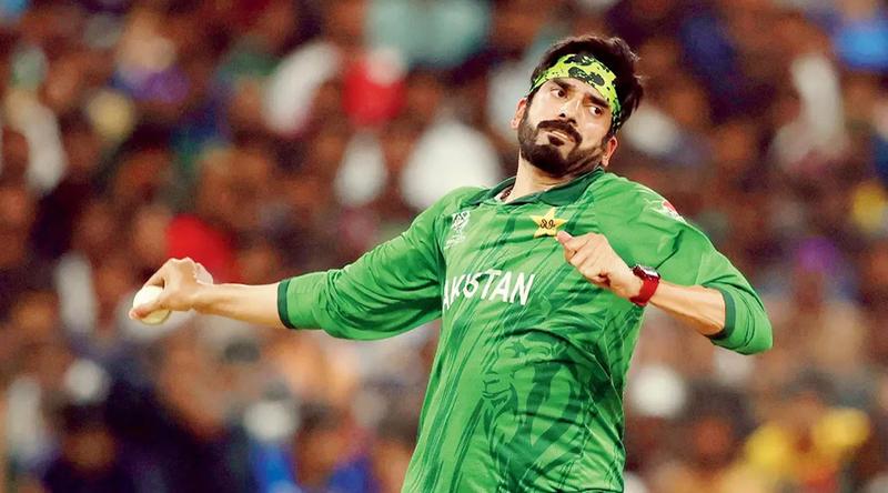 উসমান তারিককে নকলের চেষ্টায় লঙ্কান বোলারকে আম্পায়ারের বাধা