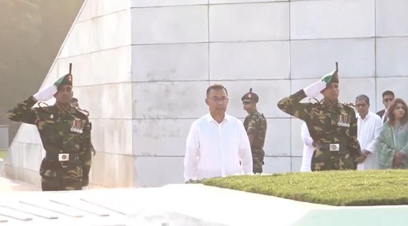 জিয়াউর রহমান ও খালেদা জিয়ার সমাধিসৌধে প্রধানমন্ত্রীর শ্রদ্ধা