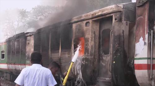 চট্টগ্রামে চট্টলা এক্সপ্রেসের ইঞ্জিনে আগুন