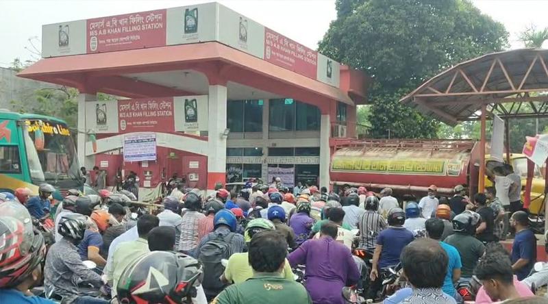 সাতক্ষীরায় ঘোষণার পরই বাতিল হলো ফুয়েল কার্ডে জ্বালানি নেওয়ার সিদ্ধান্ত