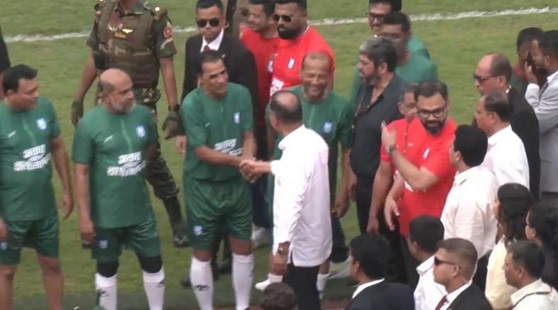 প্রীতি ম্যাচ দেখতে কন্যা জাইমাকে নিয়ে স্টেডিয়ামে প্রধানমন্ত্রী