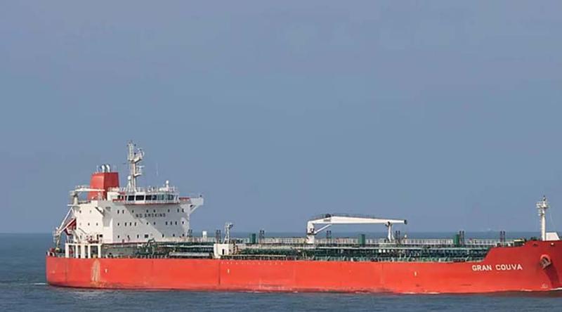 জ্বালানি তেল নিয়ে চট্টগ্রাম বন্দরে ‘গ্রান কুভা’ জাহাজ