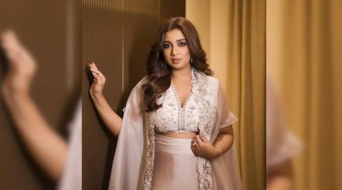 ভারতীয় হিসেবে নতুন রেকর্ড গড়লেন শ্রেয়া ঘোষাল!