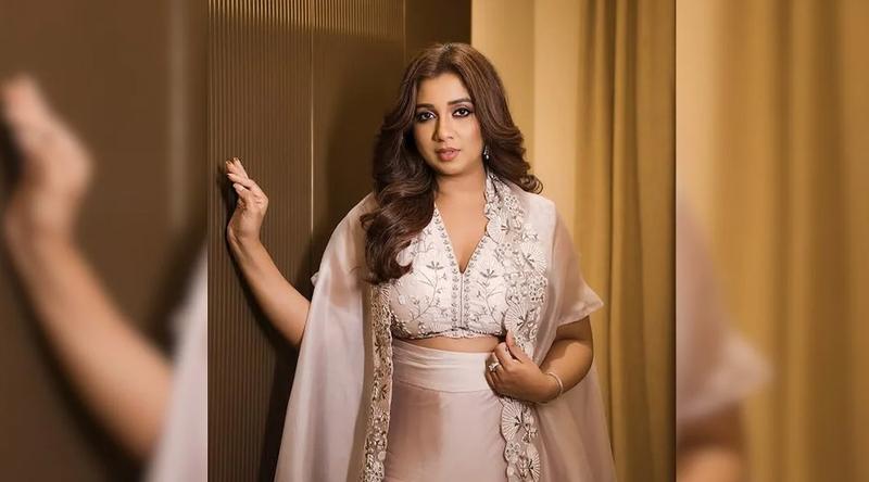 ভারতীয় হিসেবে নতুন রেকর্ড গড়লেন শ্রেয়া ঘোষাল!