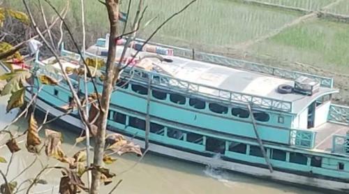 কাপ্তাই হ্রদে দুই শতাধিক যাত্রী নিয়ে দুর্ঘটনার কবলে লঞ্চ, অল্পের জন্য রক্ষা