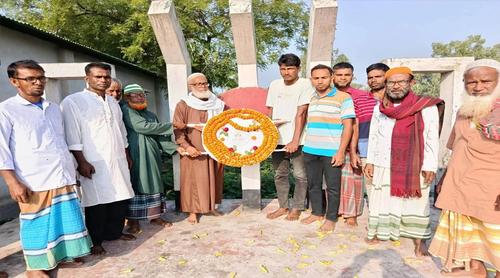 পাবনায় স্বাধীনতা দিবসে শহীদ মিনারে ফুল দিল কার্যক্রম নিষিদ্ধ আ.লীগ