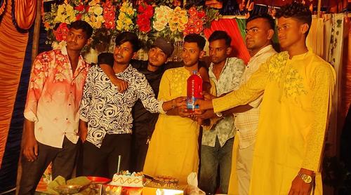 নোয়াখালীতে উপহার হিসেবে বরকে দেওয়া হলো ১ বোতল অকটেন