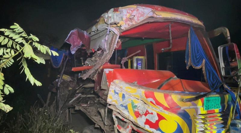 কি‌শোরগ‌ঞ্জে ২ বাসের মু‌খোমু‌খি সংঘর্ষে আহত অন্তত ২০ জন