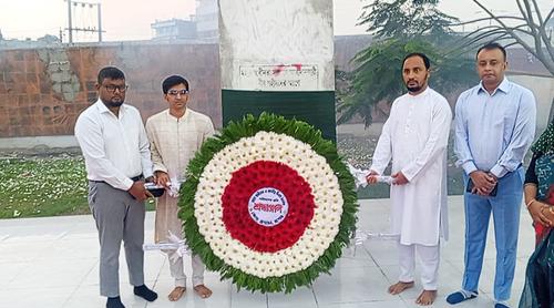 যশোরে বিজয়স্তম্ভে বঙ্গবন্ধুর নামফলক কাপড়ে ঢেকে শ্রদ্ধাঞ্জলি, সমালোচনার ঝড়