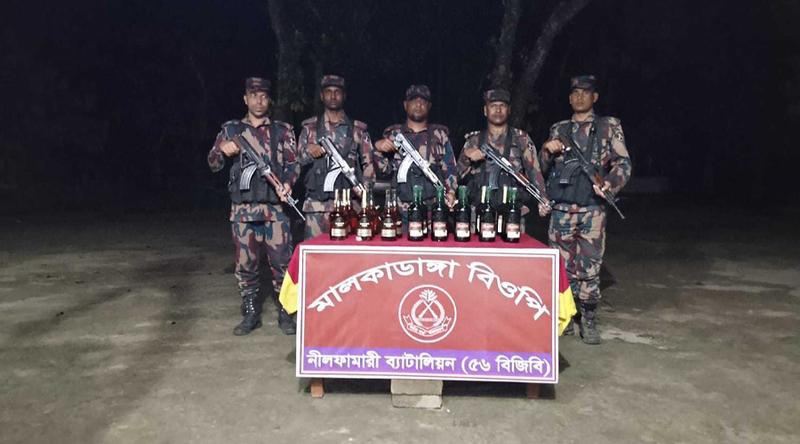 পঞ্চগড় সীমান্তে বিজিবির অভিযান, ২৫ বোতল ভারতীয় মদ জব্দ