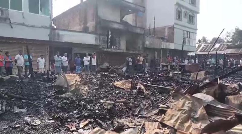 খাগড়াছড়িতে আগুনে পুড়ল ৩৫ দোকান