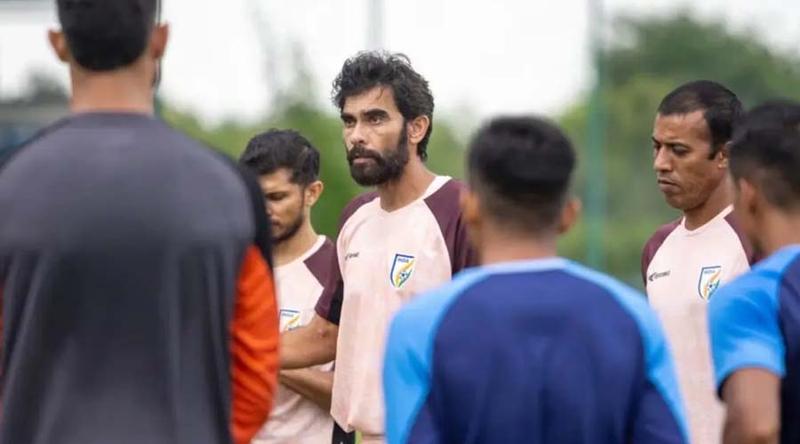 স্টেডিয়ামে ঢুকতে না পেরে সংবাদ সম্মেলন বাতিল করলেন ভারতীয় কোচ-খেলোয়াড়