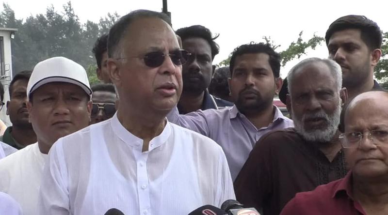 চাহিদার বেশি তেল নেবেন না, ব্ল্যাক মার্কেটিংয়ের সুযোগ দেবেন না: বিদ্যুৎমন্ত্রী