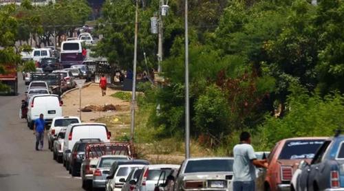 জ্বালানি সংকটে ভেনেজুয়েলায় এক সপ্তাহ ছুটি ঘোষণা