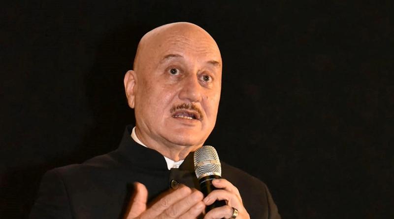 মঞ্চে উঠতে আজও ভয় করে: অনুপম খের