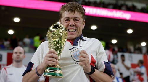 বিশ্বকাপের খেলা দেখতে যাওয়ার জন্য বাড়ি বিক্রি করছেন এক ‘সুপারফ্যান’