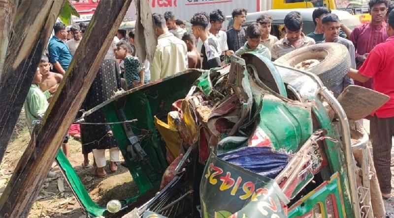 কুমিল্লায় বাস-সিএনজির ভয়াবহ সংঘর্ষ, প্রাণ গেল ২ জনের