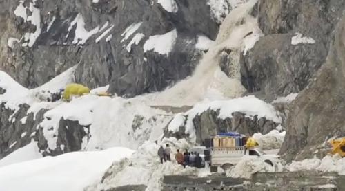 জম্মু-কাশ্মিরে তুষারধসে প্রাণ গেল ৭ জনের