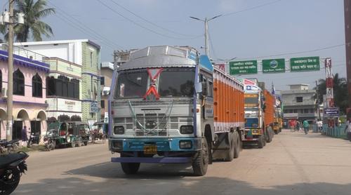 টানা ১০ দিন পর ভোমরা স্থলবন্দরে আমদানি-রপ্তানি শুরু