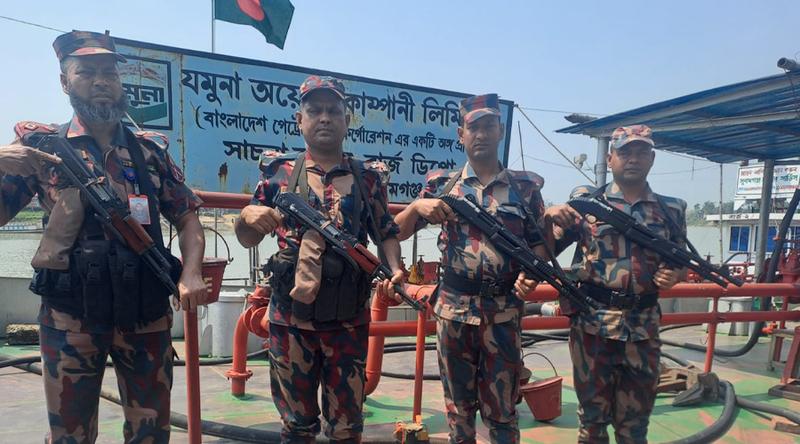 জ্বালানি তেলের ১৯ ডিপোতে বিজিবি মোতায়েন