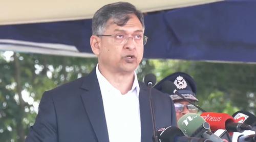 বর্তমান পোশাকে পুলিশ সন্তুষ্ট নয়, আগের পোশাকে ফিরতে সরকার কাজ করছে: স্বরাষ্ট্রমন্ত্রী