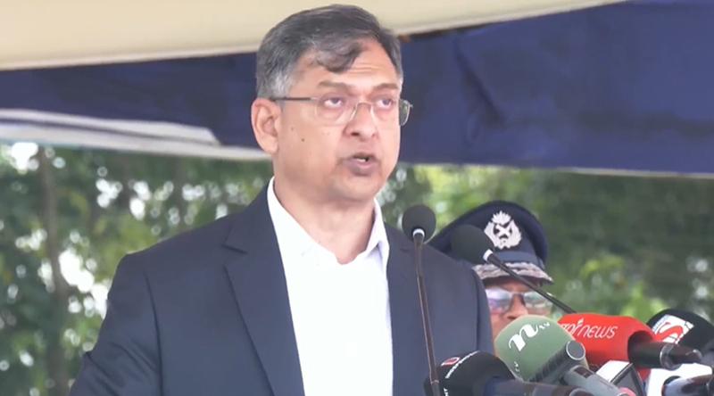 বর্তমান পোশাকে পুলিশ সন্তুষ্ট নয়, আগের পোশাকে ফিরতে সরকার কাজ করছে: স্বরাষ্ট্রমন্ত্রী