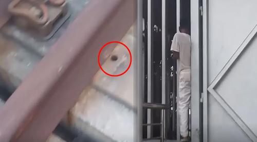 পদ্মা সেতুর রেললাইনের নাট খুলে নিয়ে গেছে চোর