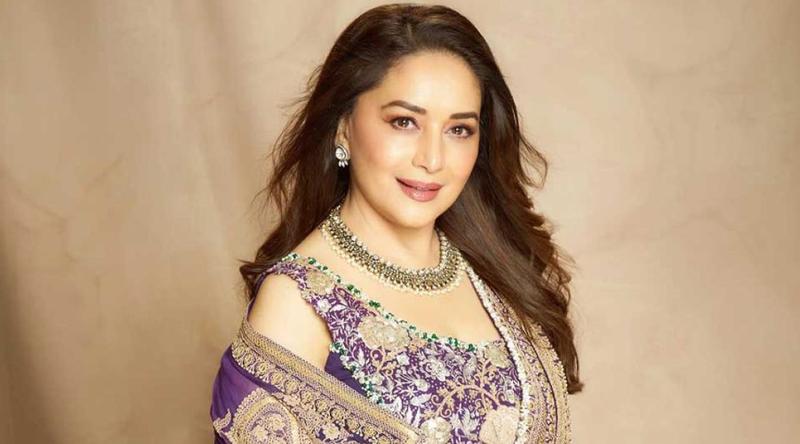 নায়িকাদের ‘ত্রাস’ উত্তরপ্রদেশে শুটিং করতে গিয়েছিলেন মাধুরী দীক্ষিত!