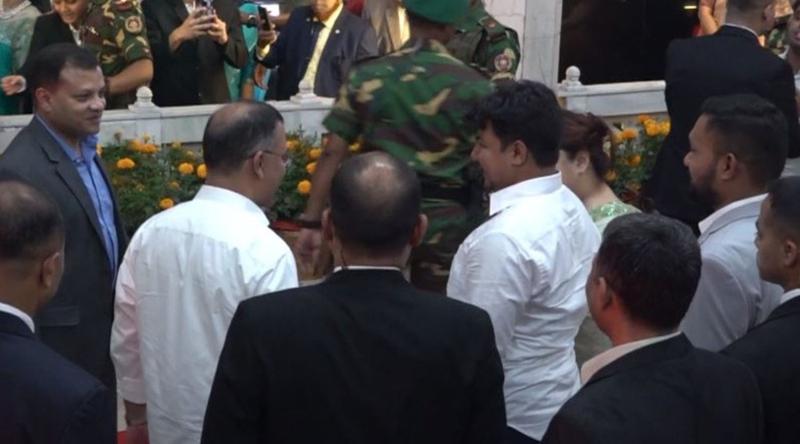 আমজনতার তারেককে কাছে ডেকে নিলেন প্রধানমন্ত্রী