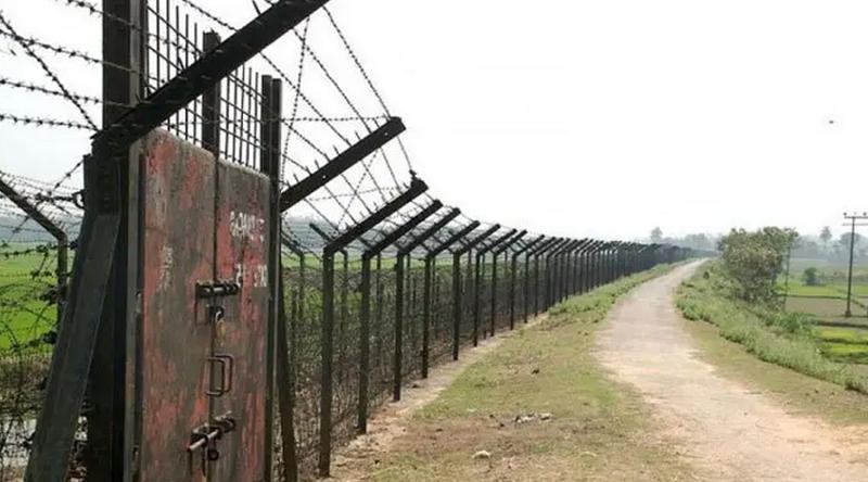 কসবা সীমান্তে বিজিবির অভিযান, বিপুল পরিমাণ ভারতীয় কাপড় ও জিরা জব্দ