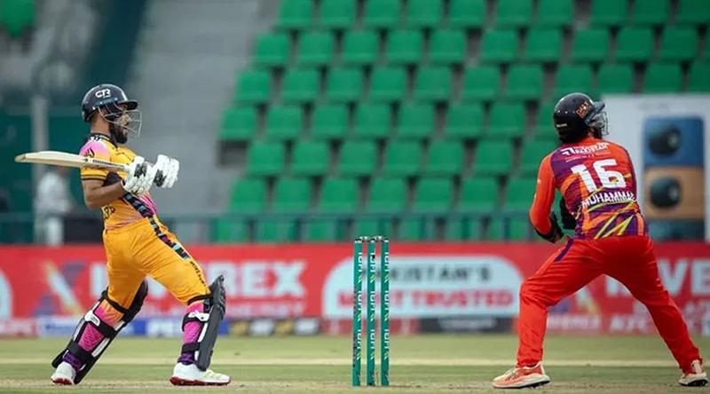 পিএসএলে রিশাদের রাওয়ালপিন্ডিকে ৫ উইকেটে হারাল শরিফুলের পেশোয়ার