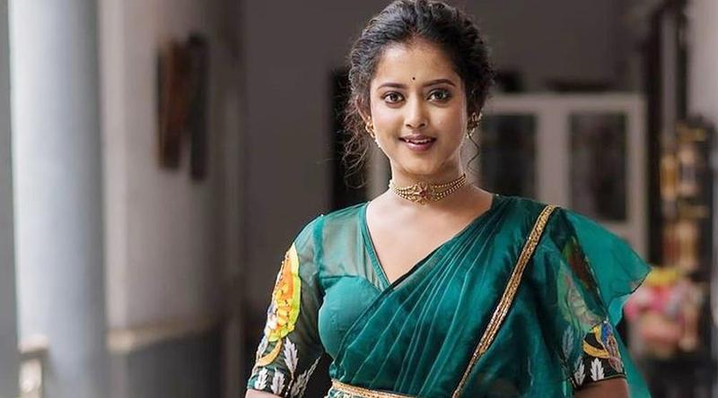 কোন গোপন বিষয় ফাঁস করলেন অভিনেত্রী শ্রুতি?