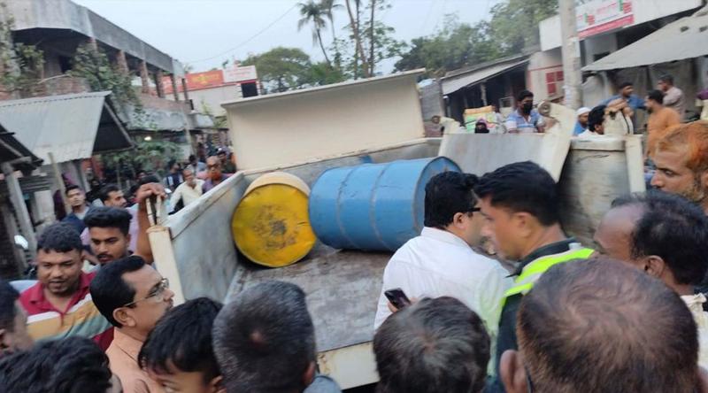 যশোরে ধানের গোডাউনে মিলল ৭০০ লিটার জ্বালানি তেল