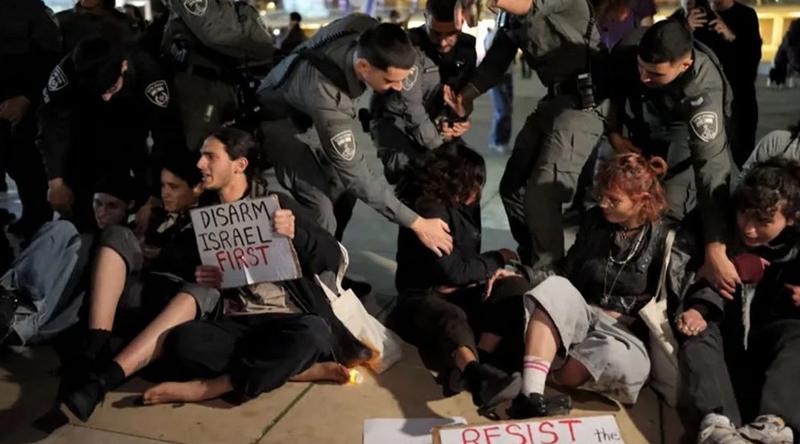 যুক্তরাষ্ট্রের মতো ইসরাইলেও চলছে যুদ্ধবিরোধী বিক্ষোভ