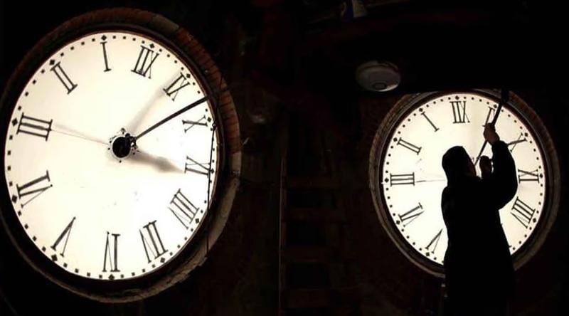 আজ থেকে ঘড়ির কাঁটা ১ ঘণ্টা এগোবে ফ্রান্সে!